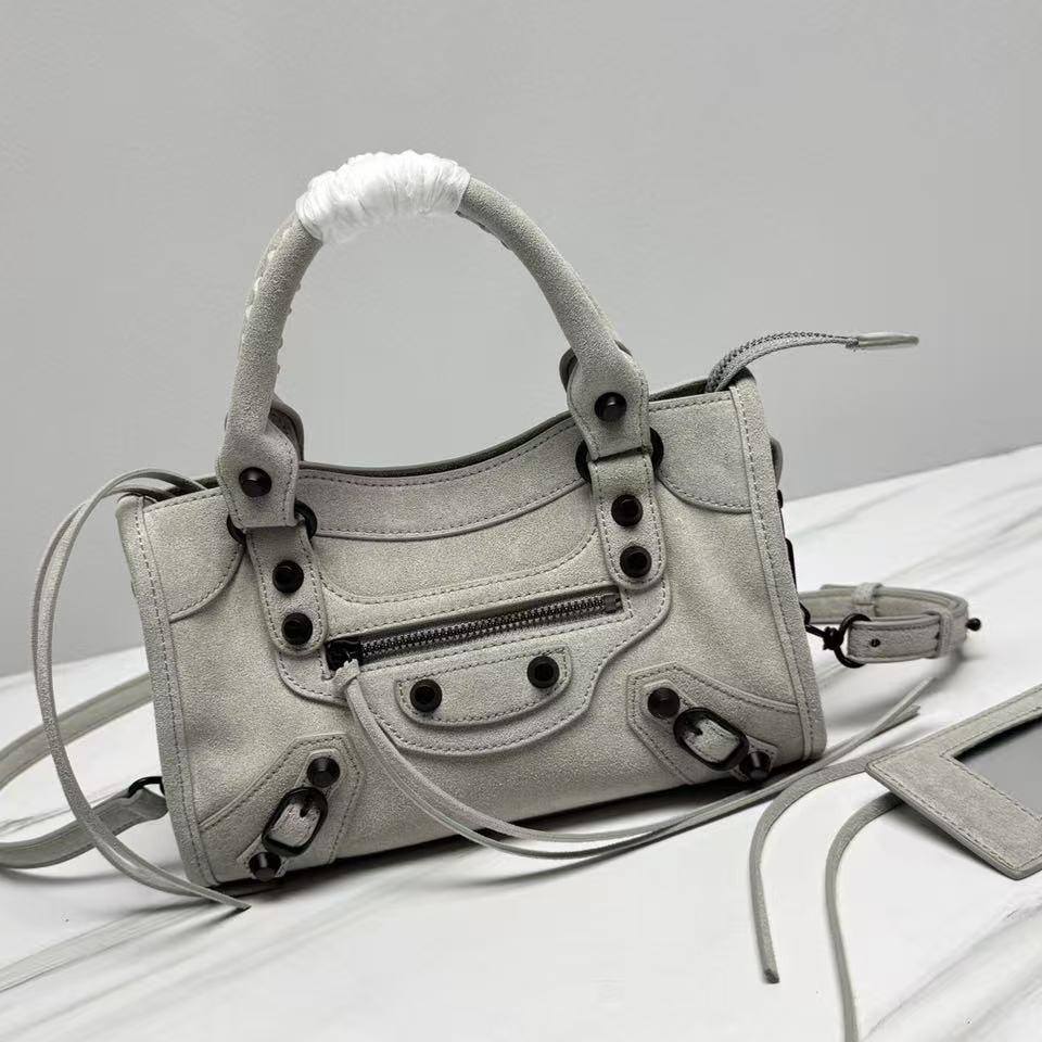 2025 New Rivet Crossbody Bag One Shoulder Handbag Motorcycle Bag Cross-border Women's Bag Large Capacity Bag