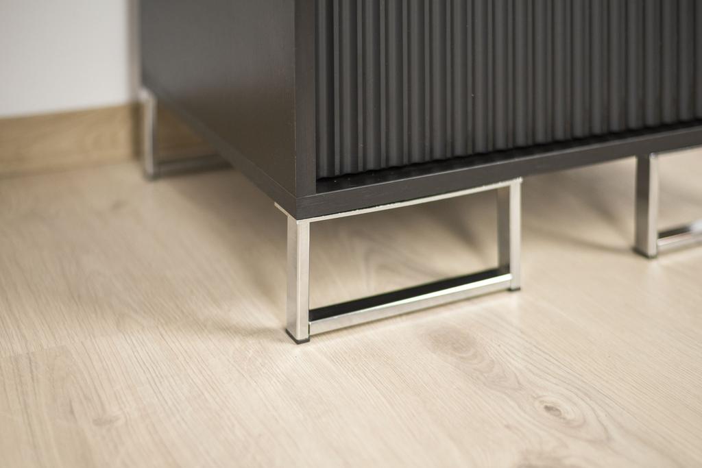 Set of 4 metal furniture legs, silver chrome frame, 20 x 9 cm