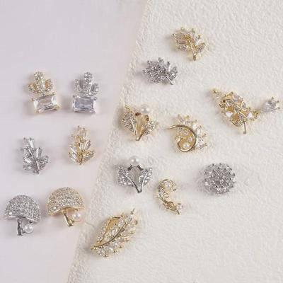 Trendy Rhinestone & Zircon Nail Jewelry with Diamond-Studded Metal Sequins