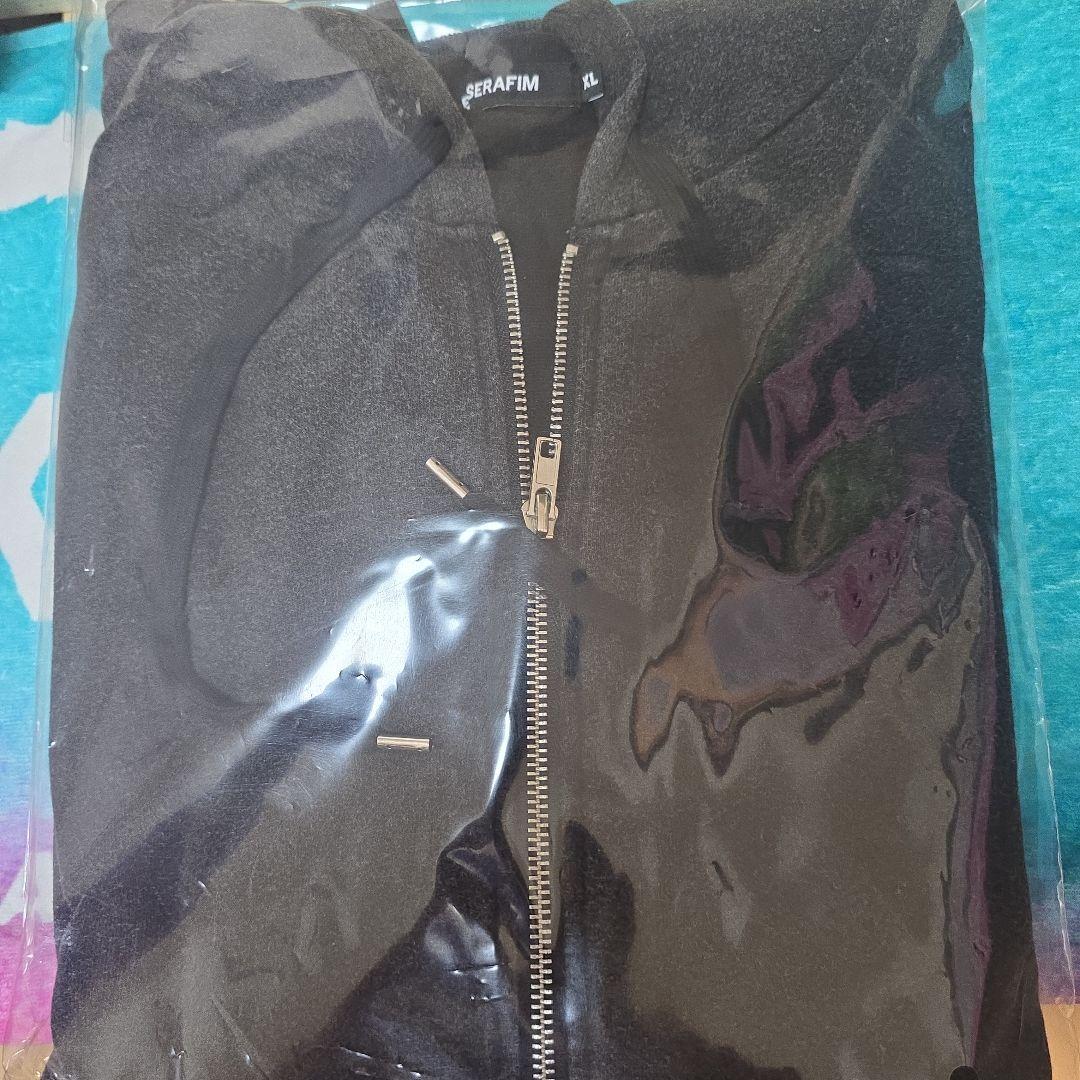 

[Б/У] Распродано худи LE SSERAFIM коллаборации GR8 размер XL (нет торговой карты)