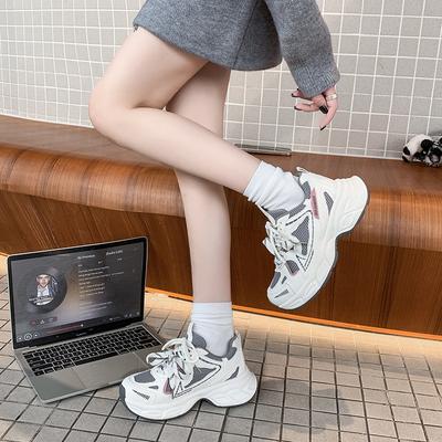 Europejska platforma stacyjna dad shoes damskie buty na płaskiej podeszwie 2025 nowe wiosenne siateczkowe buty damskie oddychające małe białe buty codzienne buty sportowe