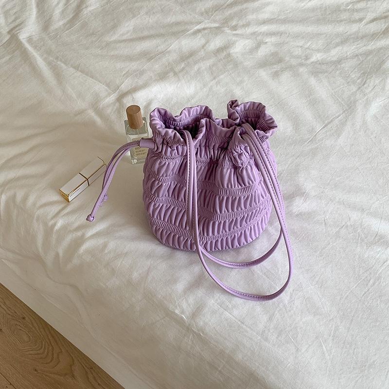 IELGY Women's Shoulder Bag, Large-capacity Personalized Trend Bucket Bag, Drawstring PU Soft Leather Creative Pleated Bag