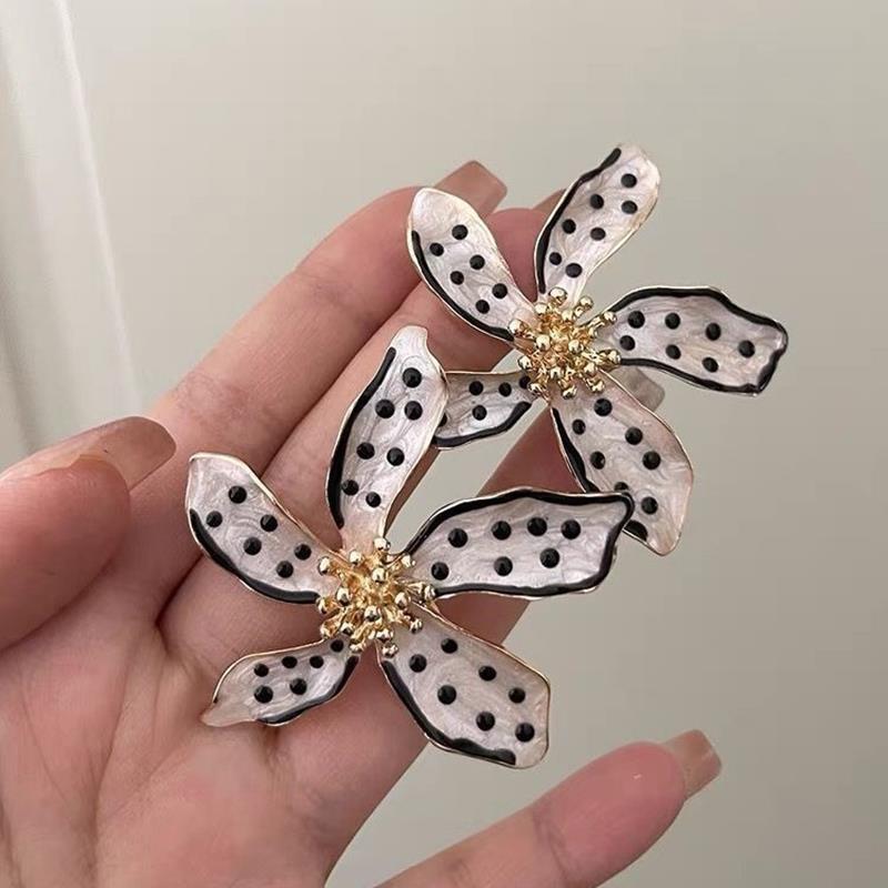 Charming Elegant Exaggerated Black and White Polka Dots Flower Stud Earrings Women's Summer Sweet Earrings Holiday Party Jewelry
