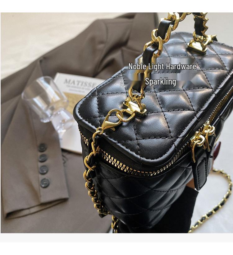Women's 2025 Quilted Chain Bag: New Elegant Design, Autumn/Winter Trend, Versatile Crossbody Tote & Bucket Style.