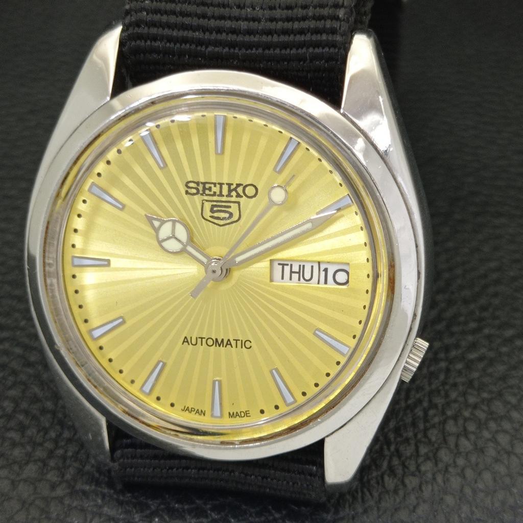 JAPAN VINTAGE SEIKO 5 AUTOMATIC 7S26A MENS GOLDEN COLOR DIAL WATCH a701580-5 R206b-a701580