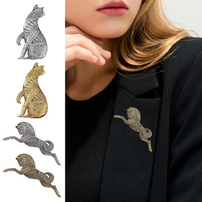 Retro Style Brooch Enamel Golden Plated Horse Design Brooch Pin Suit Collar Lapel Badge Stylish Accessory
