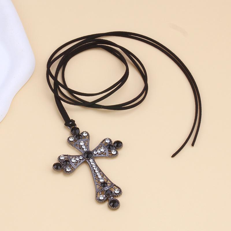 

Gothic Punk Cross Pendant Necklace, Hip Hop Statement Choker, Edgy Stainless Steel Jewelry for Men & Women чорний