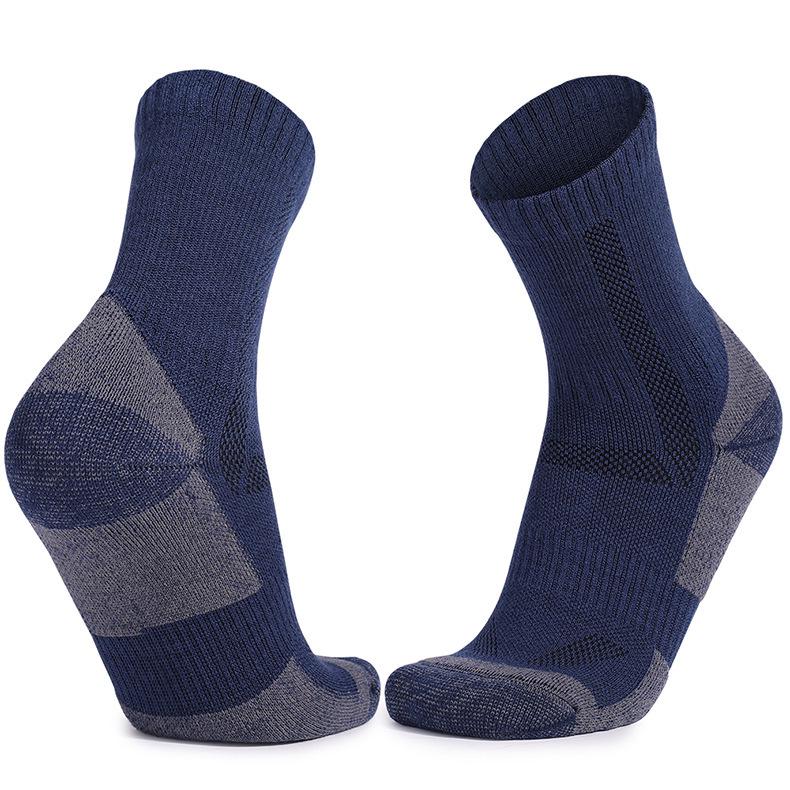 Men's and Women's Thickened Merino Wool Hiking Socks: Non-slip, Wear-resistant, Mid-tube Design.