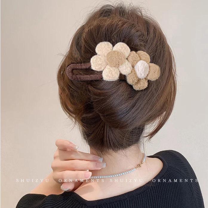 Retro Plush Flower Duck Hairpin – Elegant Fabric Hair Accessory