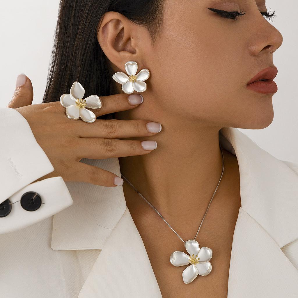 4 Piece Fashion Jewelry Set French Vintage Flower Necklace Earrings Rings Exaggerated Jewelry Set For Women Jewelry Gifts 2026