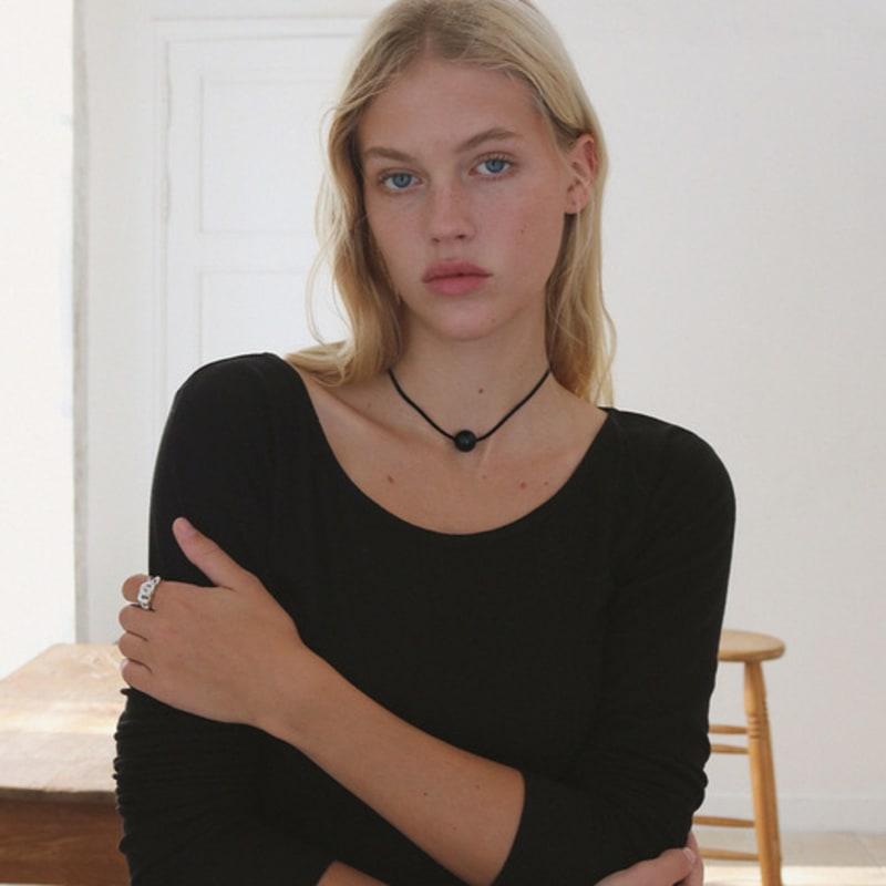 STUDIO LEIGH ONYX STRING NECKLACE