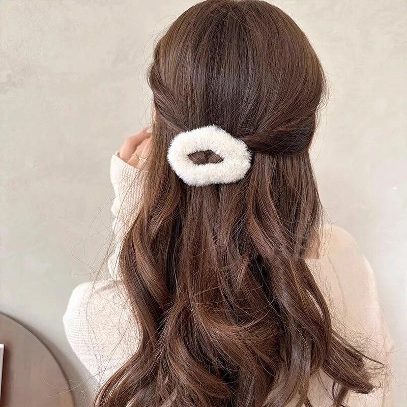 Neue Vintage Wolke Plüsch Haar Clips Elegante Einfarbig Haarnadel Barrettes Haar Klemme Clip Mode Frauen Haar Zubehör Kopfbedeckungen