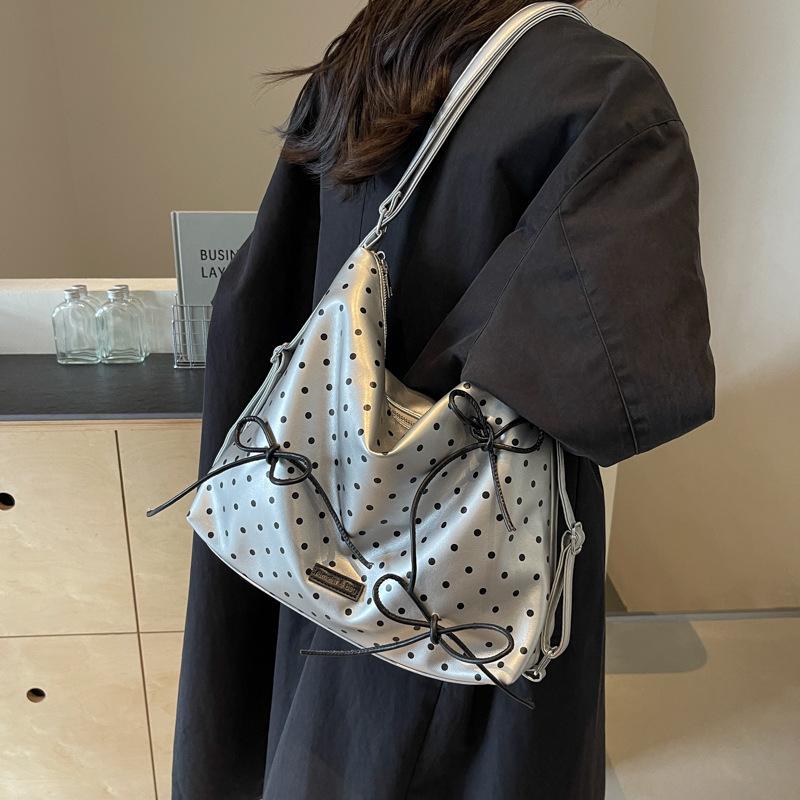 

Вместительная сумка-тоут в горошек контрастного цвета, женская, модная трендовая сумка на плечо 2025, нишевый рюкзак 35*12*29 серебряный