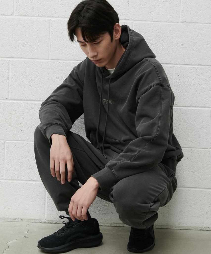 Chaebteoegseu Pigment Free Motion Jogger Pants (Charcoal)