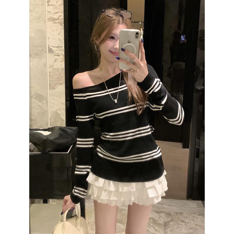 Pure off-the-shoulder diagonal-neck bottoming top women's autumn new contrasting stripes long-sleeved sweater knitted sweater
