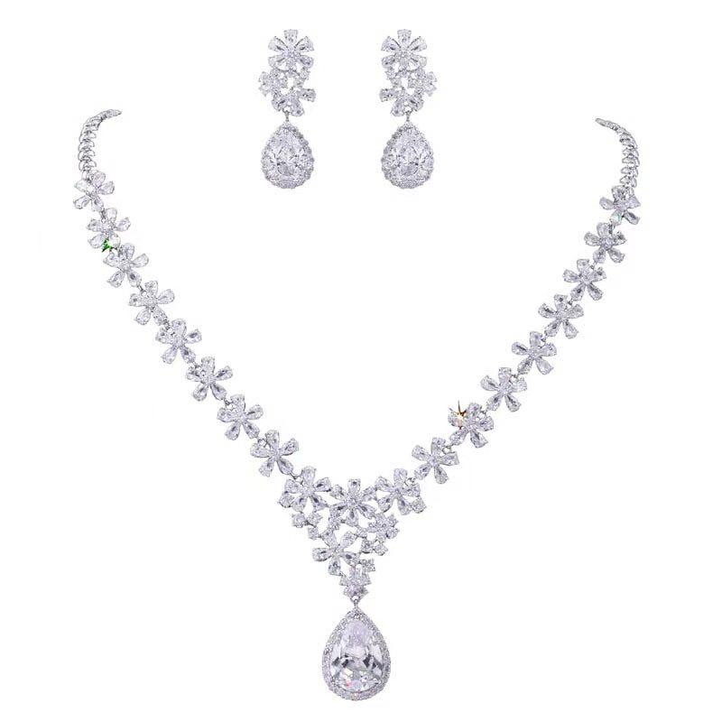 2Pcs Imitation Moissanite Diamond Jewelry Set New Weeding Luxury Flower Pendant Necklace Female Earrings Set Gift To Woman
