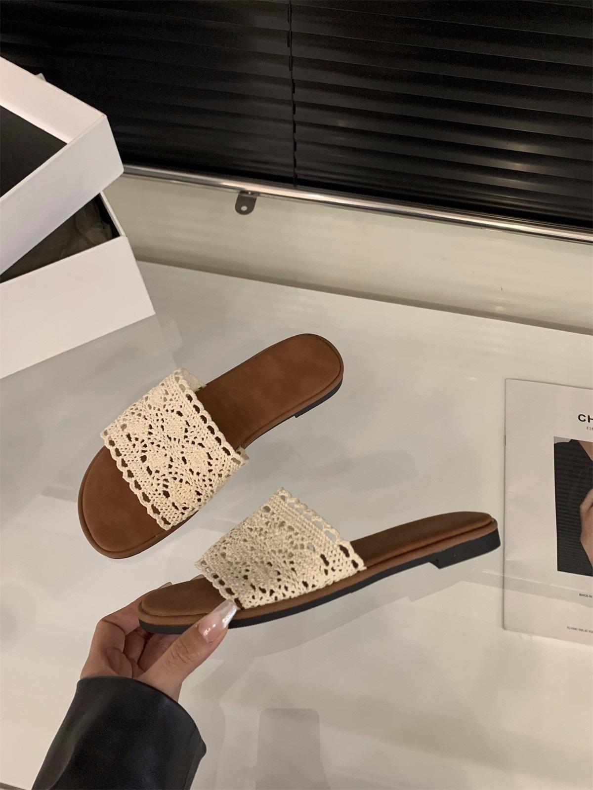 

Retro vacation wind beach shoes one word cool slippers women s shoes wear 2025 new summer flat Roman sandals 35