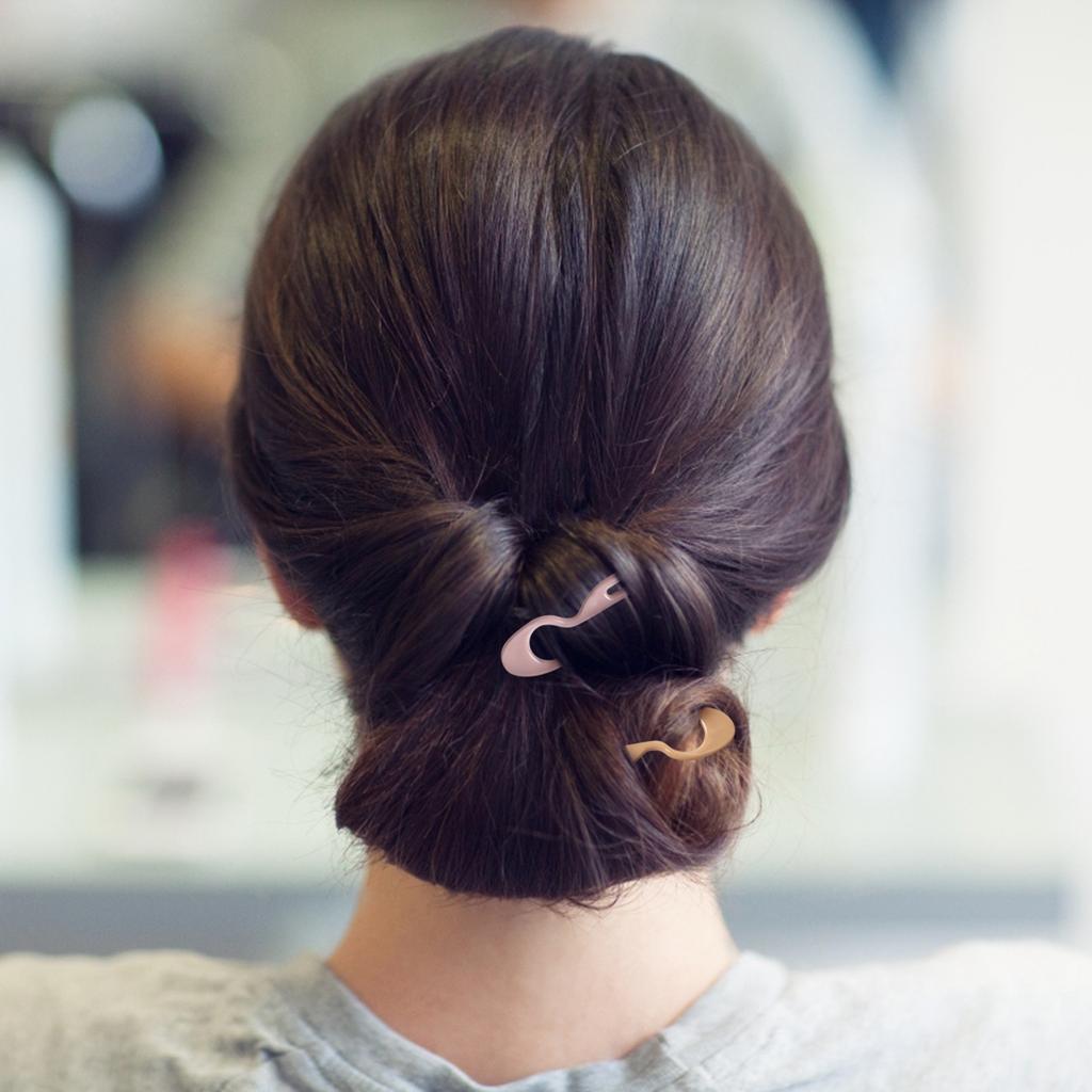 Americká vlnitá vlásenka ve tvaru U pro ženy s updo vlasy na zadní straně hlavy, univerzální čelenka