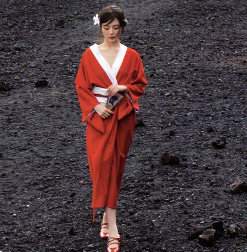 Japanese Furisode Kimono: Women's Traditional Formal Wear for Photography