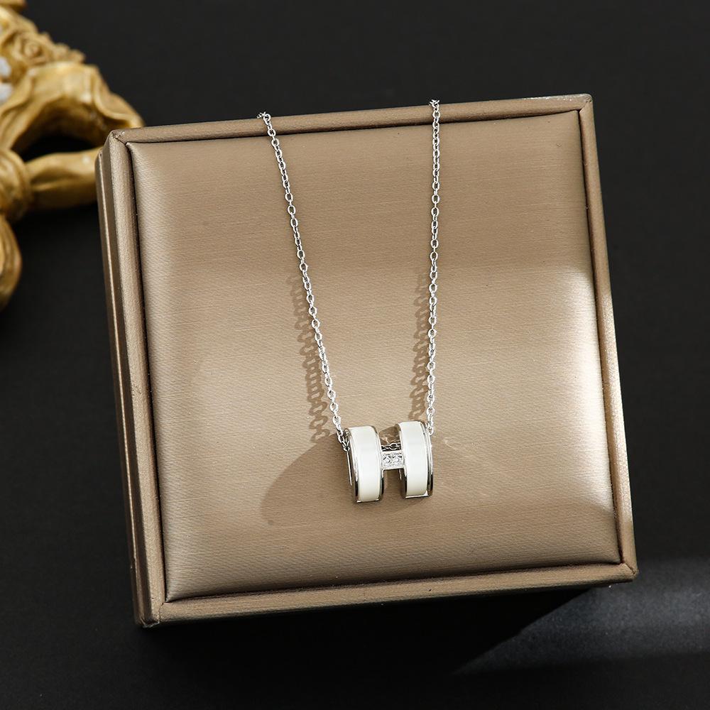 Elegant Korean Micro-Inlaid Titanium Necklace - Luxurious Women's Clavicle Chain, Non-Fading, Unique Minority Design.