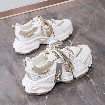 2024 Novos Sapatos Casuais Coreanos de Malha Respirável Mais Vendidos Sapatos Clássicos de Plataforma para Mulher Sapatos de Corrida e Esportivos Elevados tênis