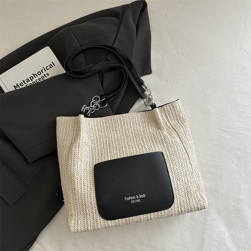 

Large-capacity woven straw bag women s summer versatile 2025 new relaxation single shoulder seaside vacation beach bag