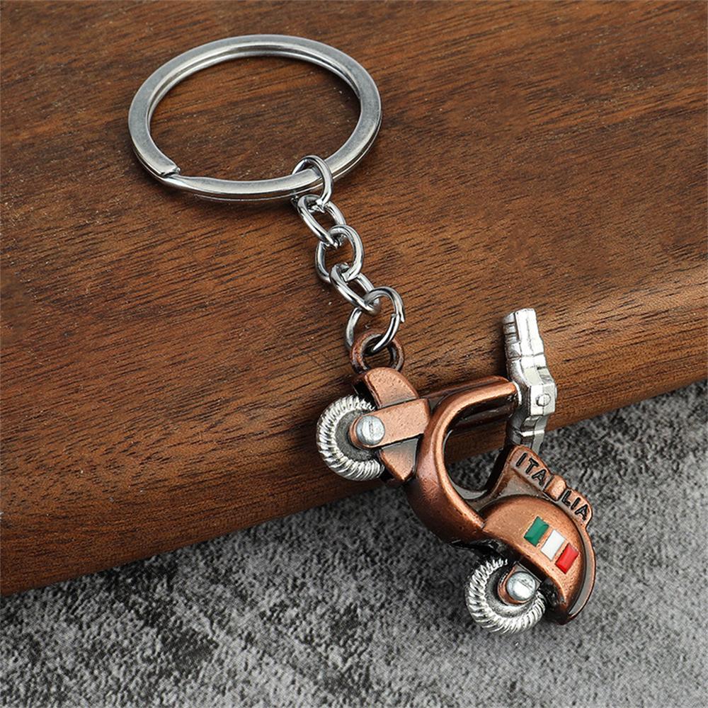 Heavy Punk 3D Tank Pendant Keychains Metal Creative Tanks Airplane Keyrings Men Women Buckle Car Motorcycle Trinket Key Holder