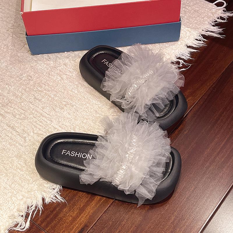 

High-heeled beach flip-flops for women s outerwear 2025 summer new fashion muffin bottom thick-bottomed sandals flower slippers 40