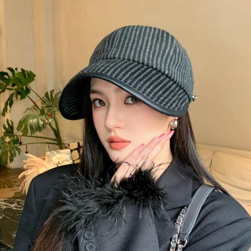 Manufacturer autumn and winter retro striped cap women's color matching hemming to show the face small casual hat spot