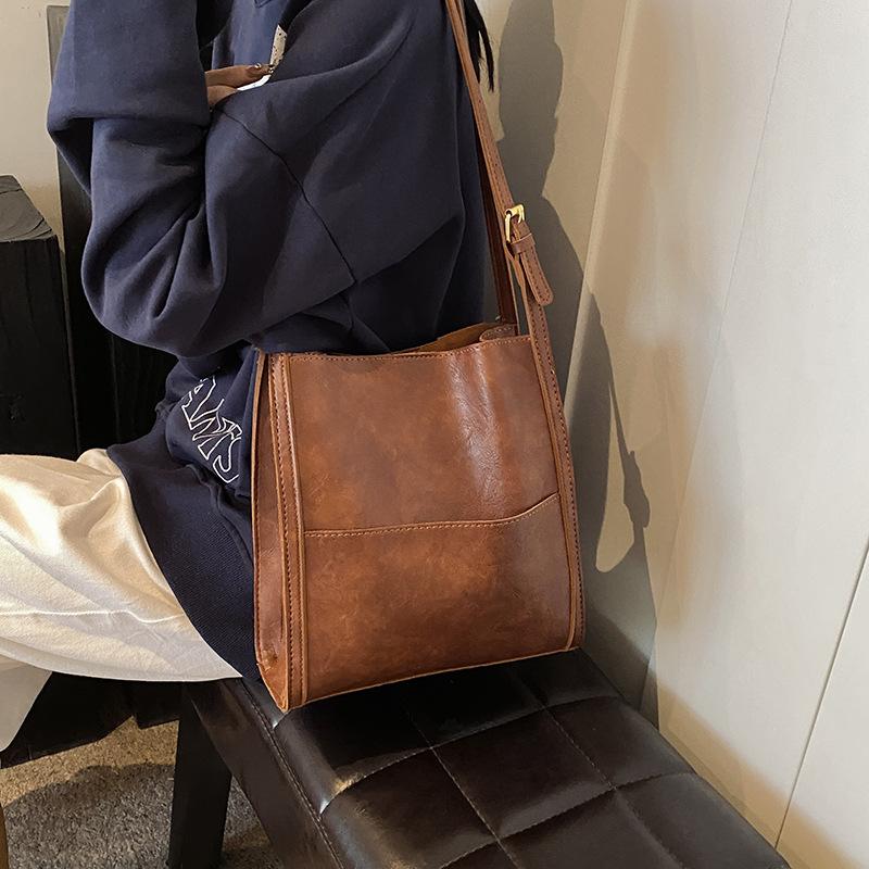 Retro Texture Small Bag Women's New Autumn and Winter Women's Bag Popular Shoulder Bag Commuter Tote Bucket Bag