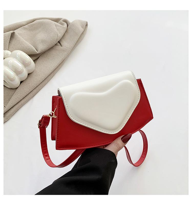 

2025 весна новая модная женская сумка-мессенджер контрастная сумка цепочка из жемчуга любви диагональная кросс-боди модная женская сумка сумка на плечо красный
