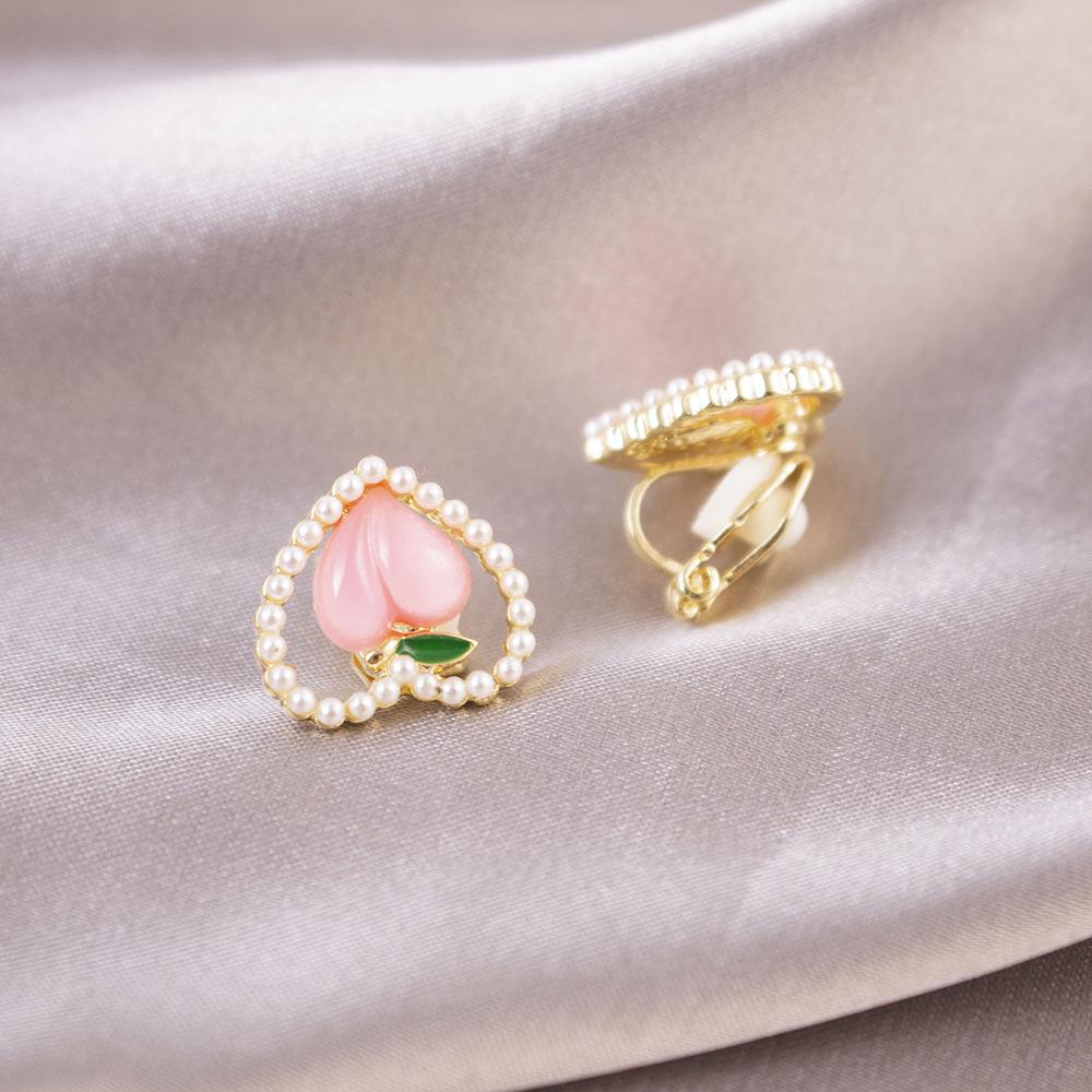 Elegant Clip-On Triangle Earrings for Non-Pierced Ears - Versatile, Light Luxury for Everyday Wear.