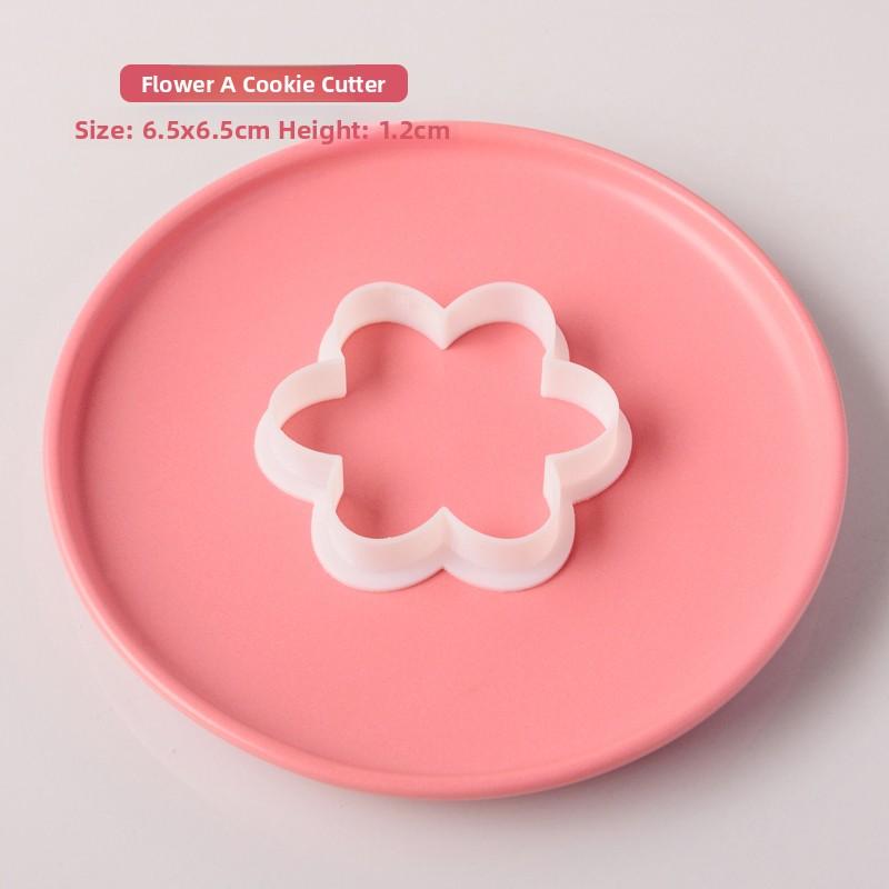 Beginner Friendly 3D Geometric Pattern Cookie Baking Tool Hollow Heart aped Cookie Flip Sugar 3D Stereo Cutting Mold