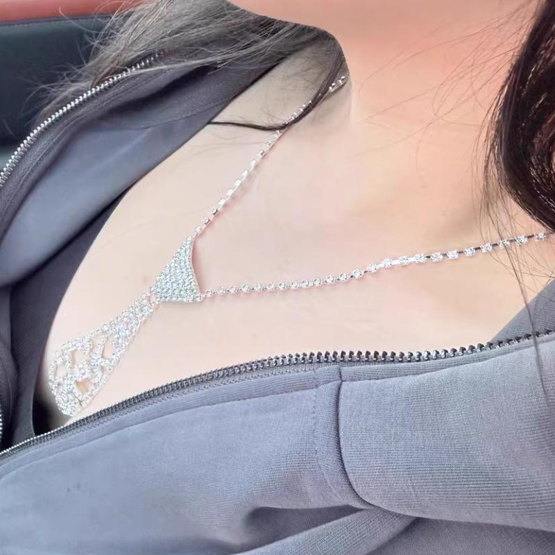 Luxury Rhinestone Tie Shape Pendant Necklace, Sparkling CZ Hollow Choker, Elegant Bridal Wedding Party Jewelry for Women