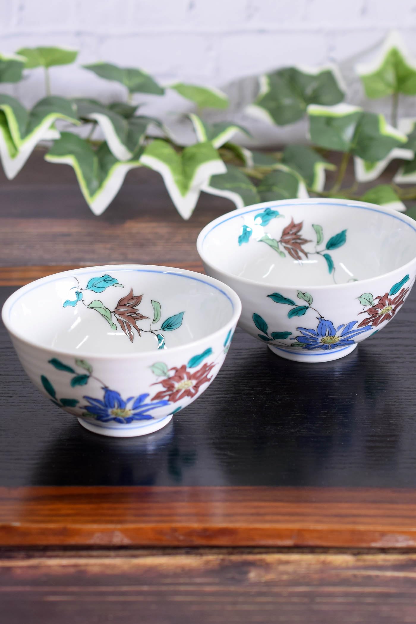 

Waza no Kura Pair Rice Bowls - Stylish Japanese Tableware - Kutani Ware Couple s Rice Bowls - Clematis Design - High-Quality Ceramic Tableware - Made
