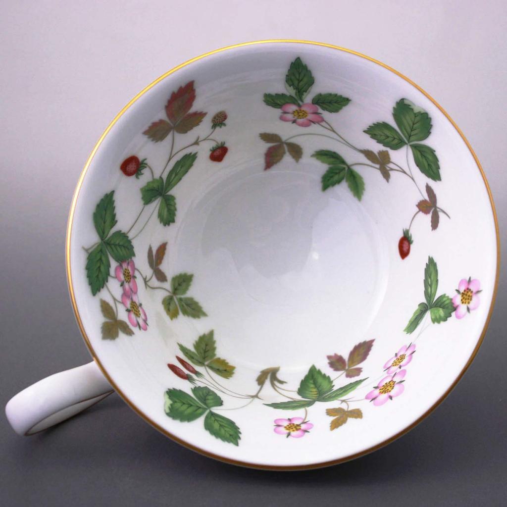 [Officially Imported] Wedgwood Wild Strawberry Cup & Saucer (Peony) Wedding Gift 1053287