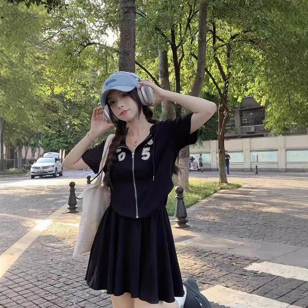

(Ice silk thread + skirt plus inner lining) Design sense niche gentle age reduction pure desire sweet and spicy style casual suit XXL чорний