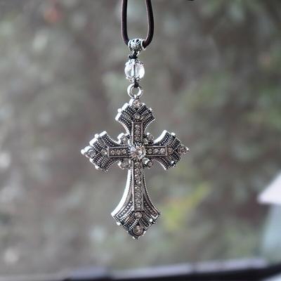 Krzyż zawieszki samochodowe do wystroju wnętrz jezus chrześcijański prezenty religijne samochodowe lusterko wsteczne wiszące ozdoby akcesoria samochodowe dla człowieka