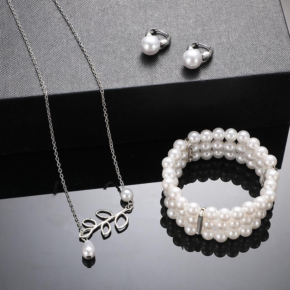 New creative fashion simple French leaf pearl water drop pendant collarbone chain small fresh necklace set