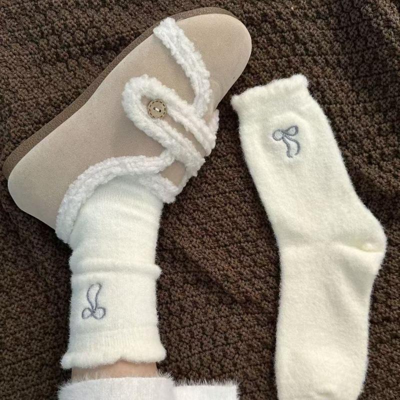 

The Bow Is Thick and Versatile, with A High Level of Appearance. This Fluffy and Warm Sock Is Soft and Gentle for Women in Autumn and Winter 1 pair