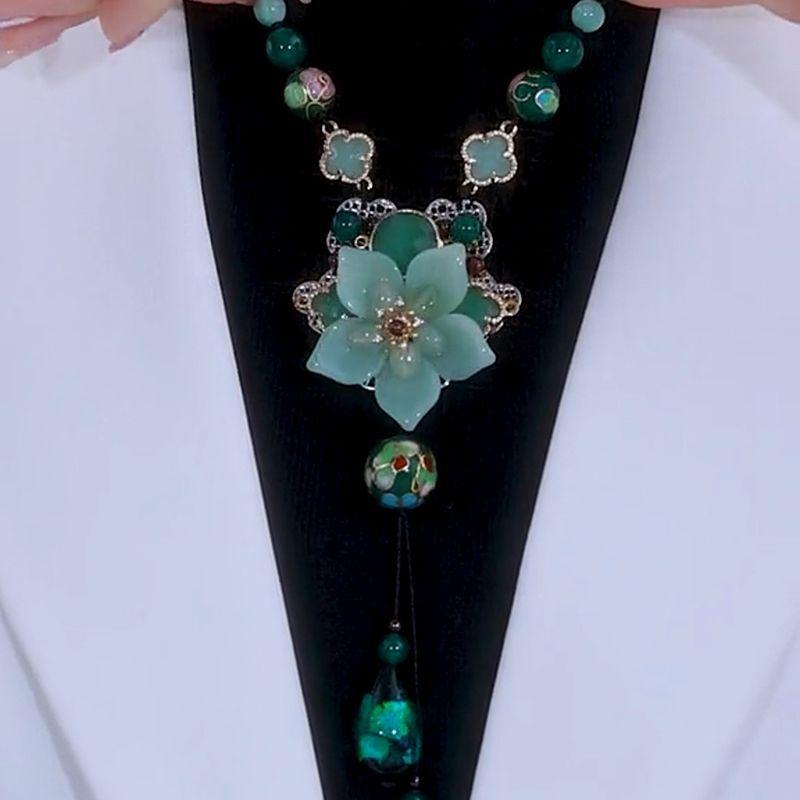 New trendy retro ethnic high-end necklace green Yaochi lotus shape sweater chain autumn and winter clothing pendant