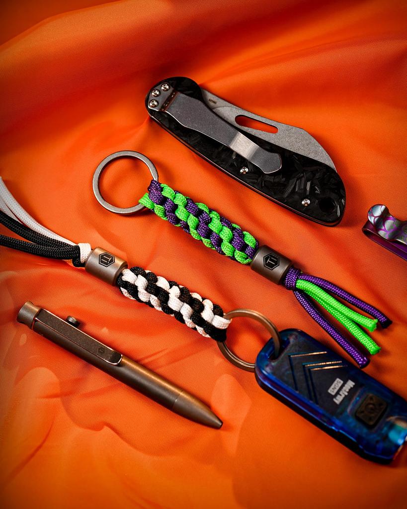 KeyUnity KC02 Paracord Braided 550 Paracord with Titanium Beads and Key Ideal for Folding Lightweight and 1 Keychain and Keychain, Two-Color Ring,