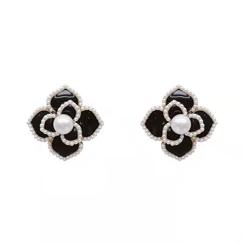 Boucles d'oreilles créatives à clous avec fleurs de camélia en émail perlé pour femmes, simples, mode, douces, personnalité, tempérament, bijoux minimalistes