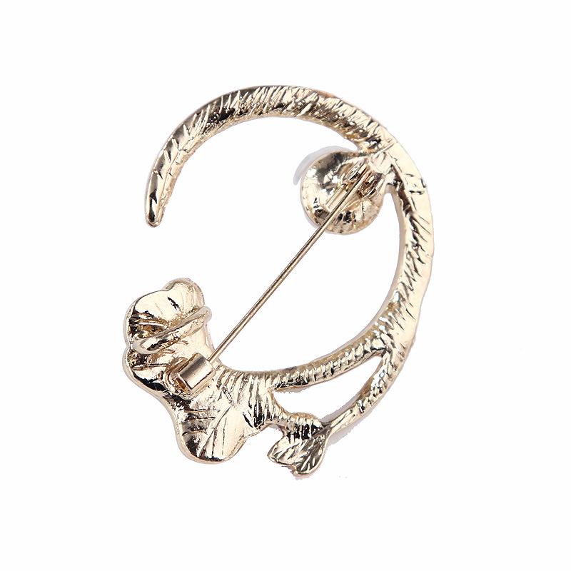 Lotus Pearl Brooch Moon Design Simple Corsage Temperament Fashion Exquisite Hypoallergenic Luxury Enamel Long-lasting Color