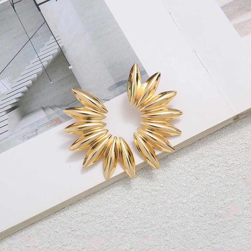 Geometric Flower Stud Earrings: Trendy, Minimalist, High-End Party Accessories