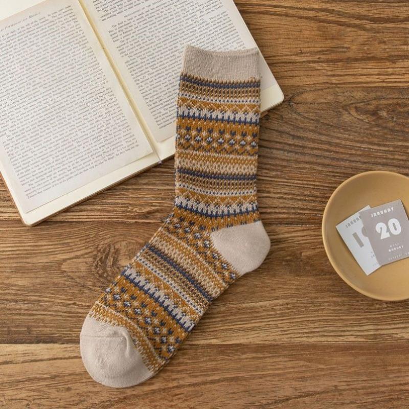 Female Spring and Autumn Retro Sweat Absorption Deodorant In The Tube Stack Socks