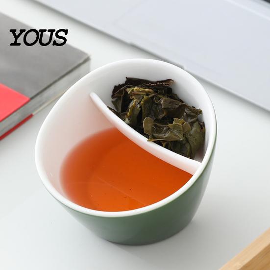 Hochwertiges Tee-Geschenk für Liebhaber Keramik Neigbare Teetasse mit Siebeinsatz, Integriertes Sieb Tragbarer Brühbecher, Robuster Reisebecher 350ml Fassungsvermögen,