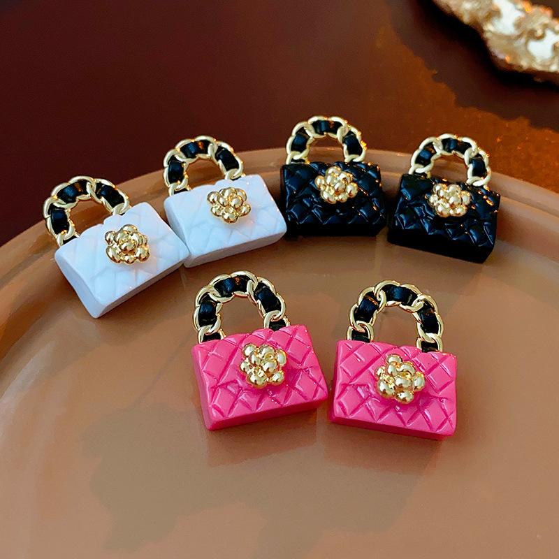 Xiaoxiangfeng flower handbag bag, artificial leather silver needle earrings, niche French retro premium earrings