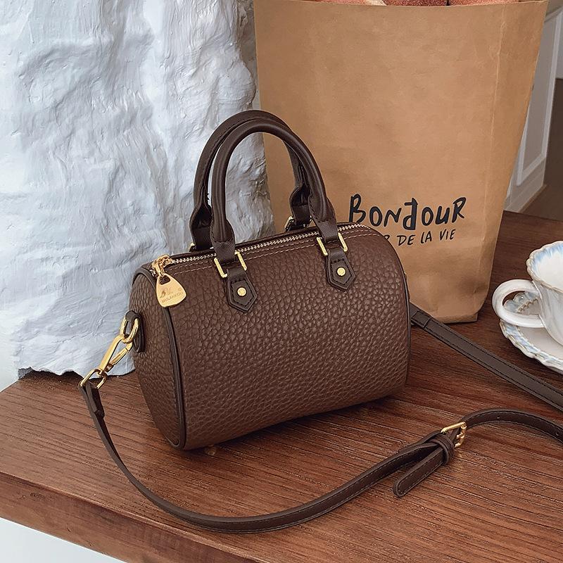 

Популярные сумки этого года, женские новые трендовые портативные сумки-подушки 2025, универсальные сумки через плечо высокого класса, сумки-мессенджеры.