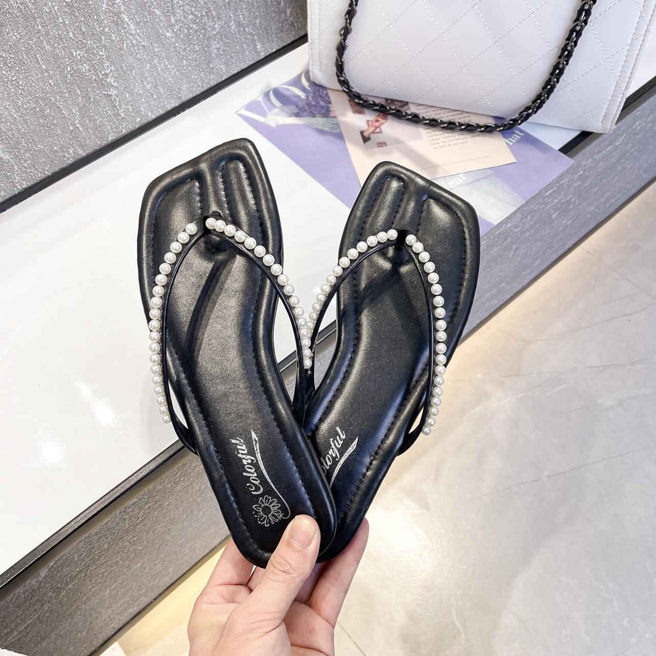 

Квадратная головка плоской подошвы шлепанцы женская летняя одежда 2025 новые феи жемчужные тапочки универсальные мягкие нескользящие классные тапочки 35 чёрный